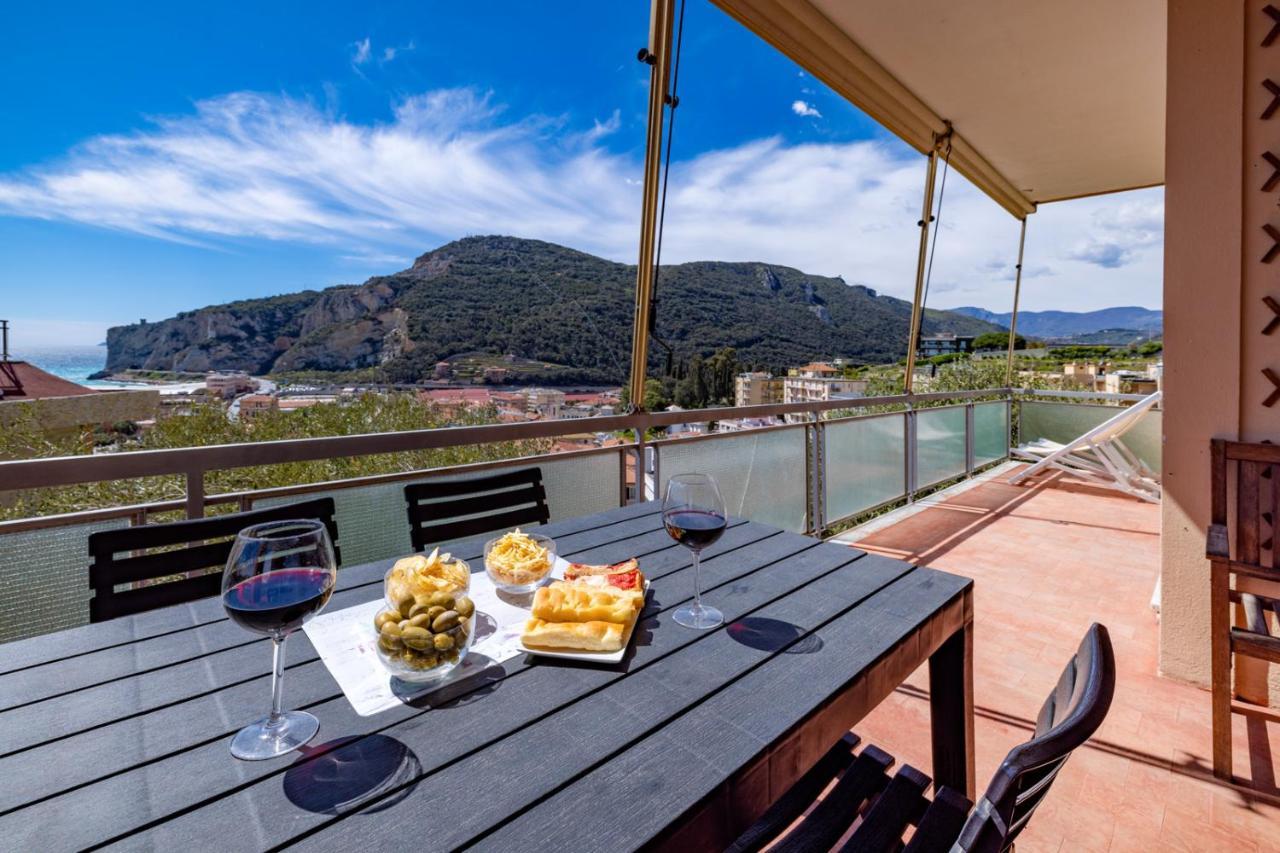 Casa Matilde - Appartamento Vista Mare - Con Posto Auto Finale Ligure Extérieur photo