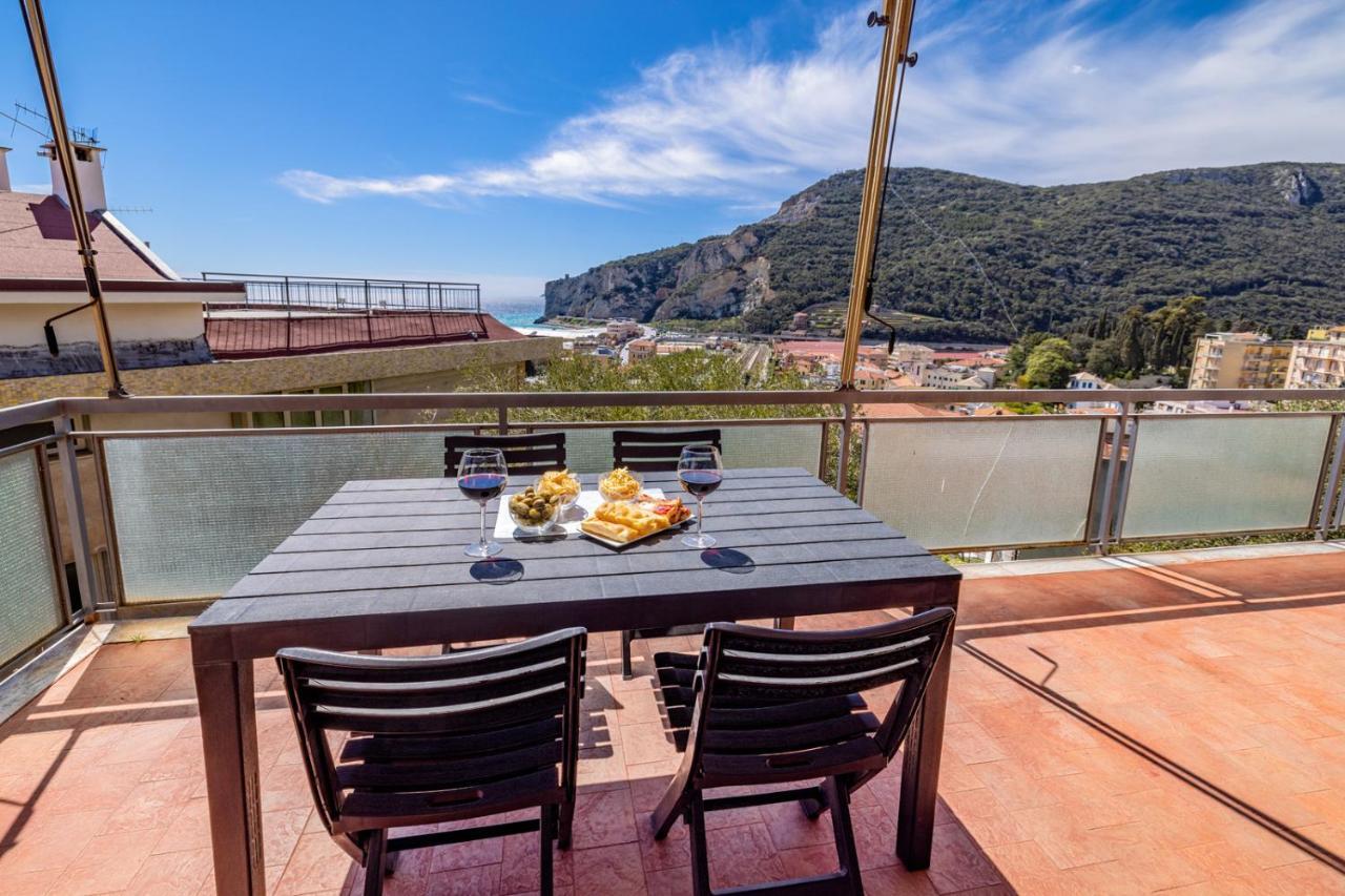 Casa Matilde - Appartamento Vista Mare - Con Posto Auto Finale Ligure Extérieur photo